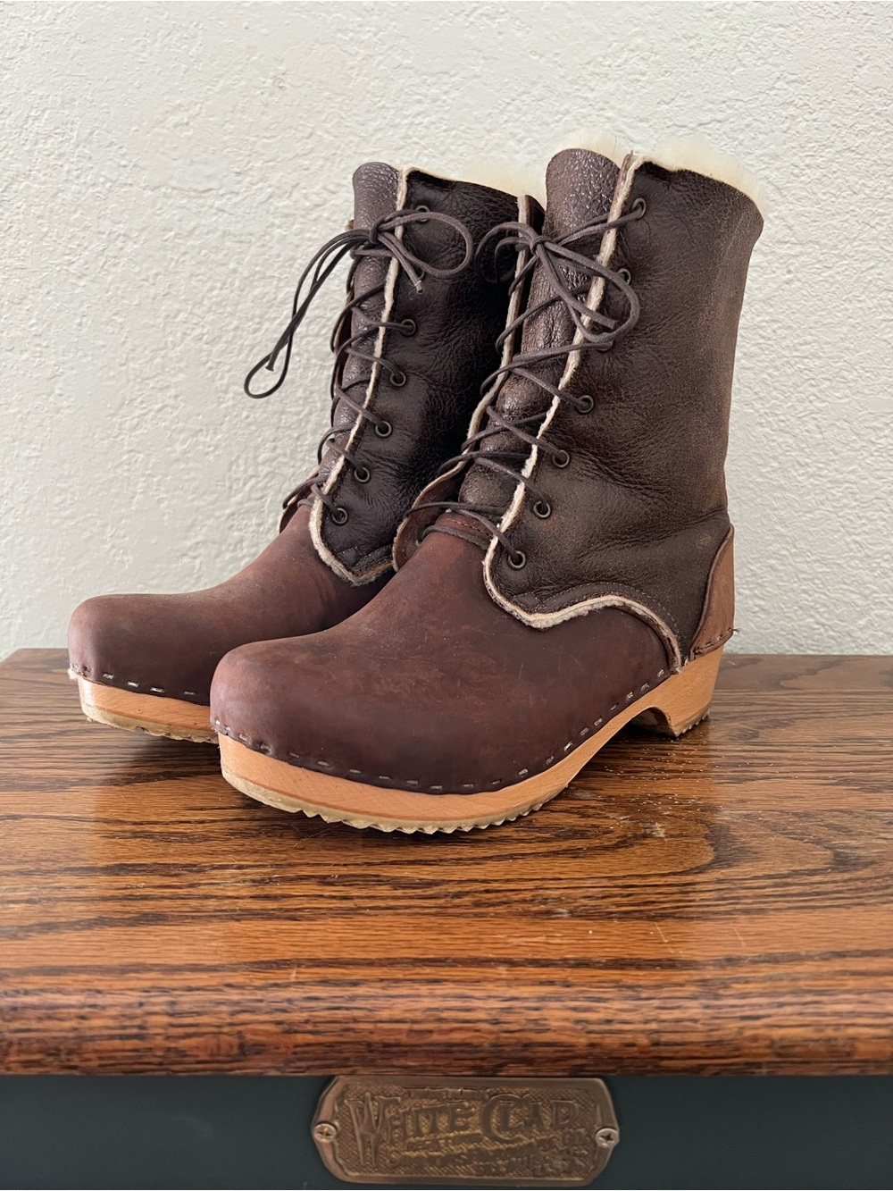 Vollsjo Swedish Brown Leather Sherpa Lined Wooden Lace Up Clogs Boots EU39